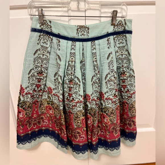 Soup pleated bohemian skirt in lovely pastel colors.  Size medium. - Picture 1 of 3